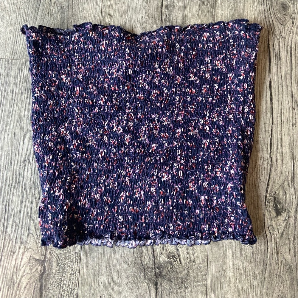 SO tube top. No size listed but fits as a large. No stains or tears.